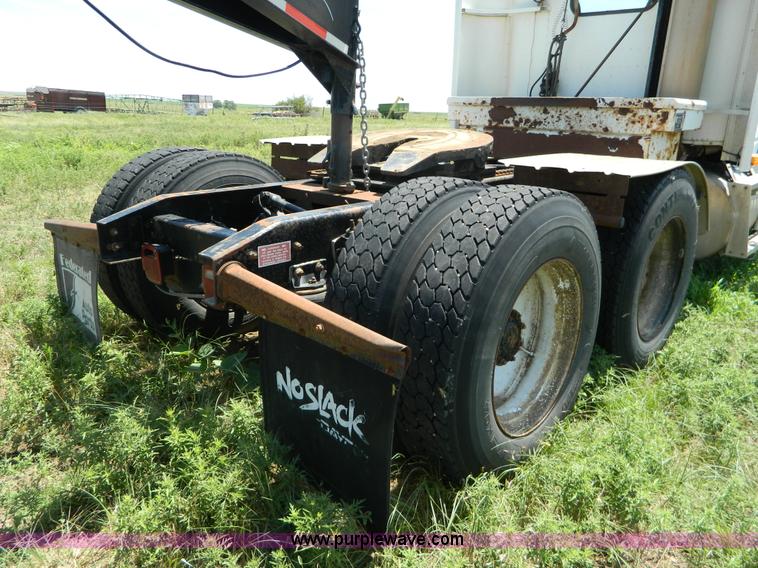 image for item K8163 1993 Freightliner FLD semi truck