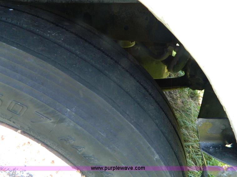 image for item K8163 1993 Freightliner FLD semi truck