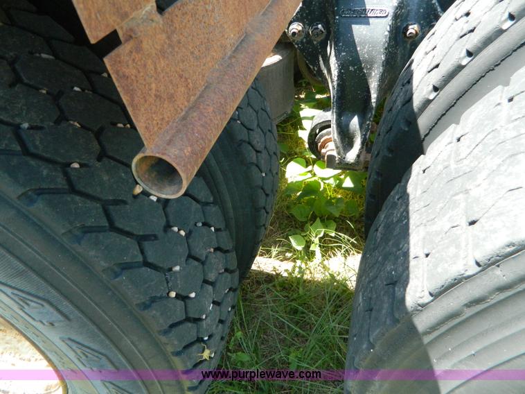 image for item K8163 1993 Freightliner FLD semi truck