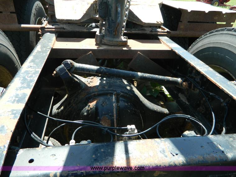 image for item K8163 1993 Freightliner FLD semi truck