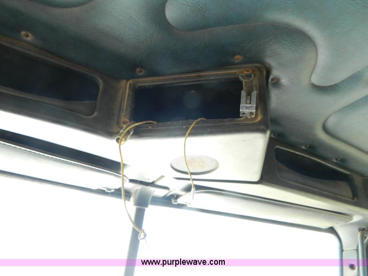 image for item K8163 1993 Freightliner FLD semi truck