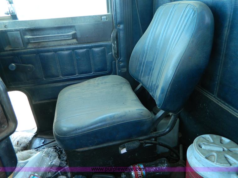 image for item K8163 1993 Freightliner FLD semi truck