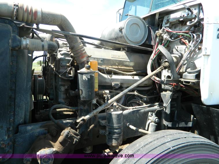 image for item K8163 1993 Freightliner FLD semi truck