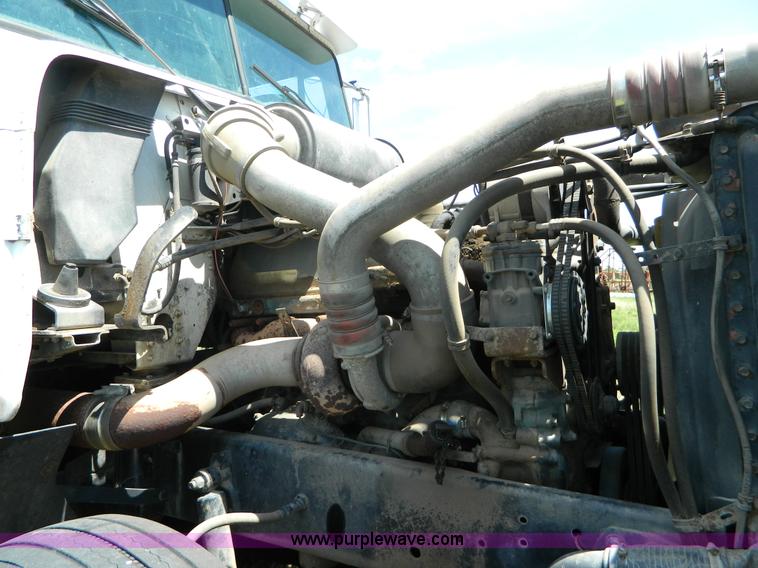 image for item K8163 1993 Freightliner FLD semi truck