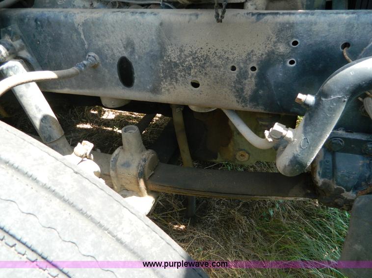 image for item K8163 1993 Freightliner FLD semi truck