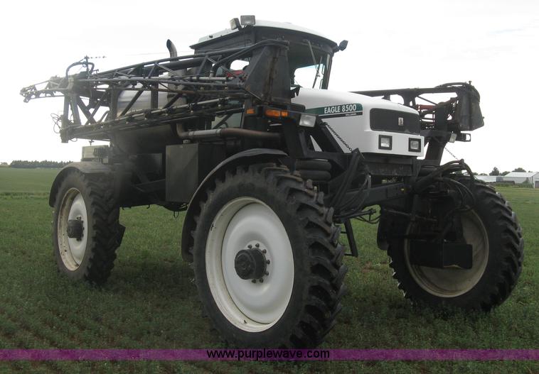 image for item K8715 2001 AGCO Willmar Eagle 8500 self-propelled sprayer