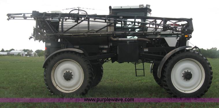 image for item K8715 2001 AGCO Willmar Eagle 8500 self-propelled sprayer