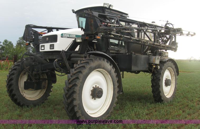 image for item K8715 2001 AGCO Willmar Eagle 8500 self-propelled sprayer