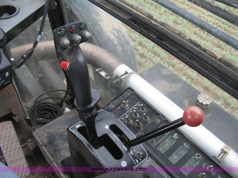 image for item K8715 2001 AGCO Willmar Eagle 8500 self-propelled sprayer