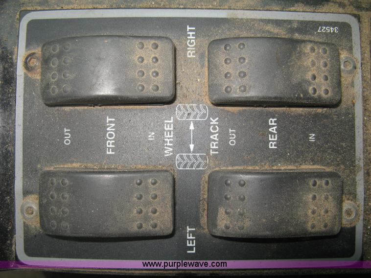 image for item K8715 2001 AGCO Willmar Eagle 8500 self-propelled sprayer