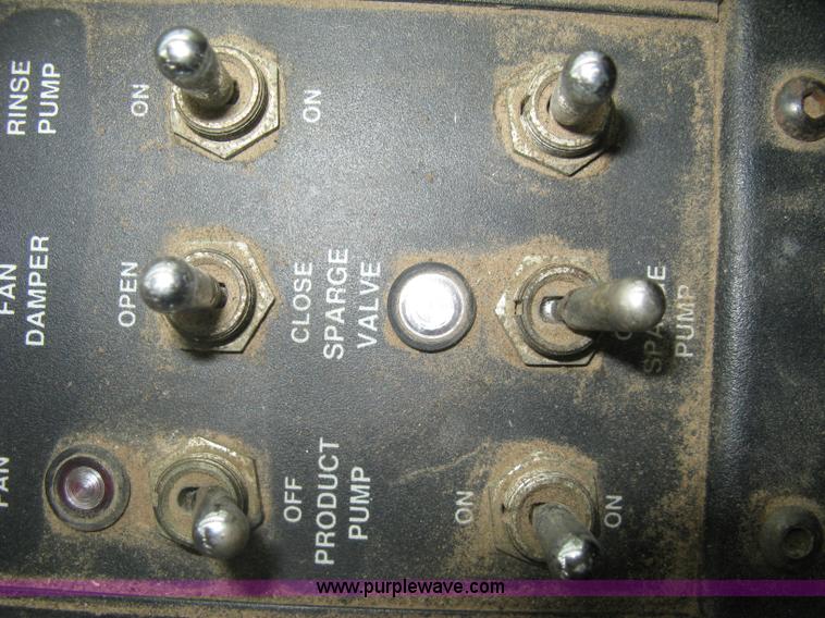 image for item K8715 2001 AGCO Willmar Eagle 8500 self-propelled sprayer