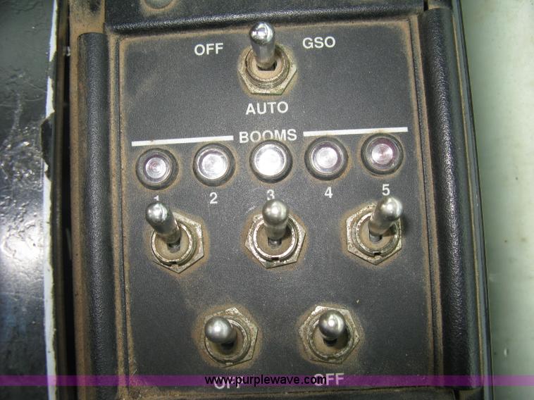 image for item K8715 2001 AGCO Willmar Eagle 8500 self-propelled sprayer