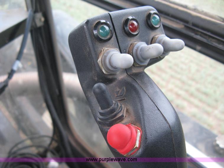 image for item K8715 2001 AGCO Willmar Eagle 8500 self-propelled sprayer