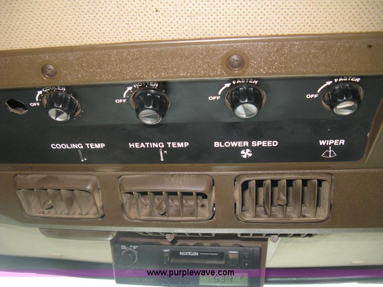 image for item K8715 2001 AGCO Willmar Eagle 8500 self-propelled sprayer