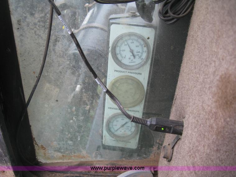 image for item K8715 2001 AGCO Willmar Eagle 8500 self-propelled sprayer