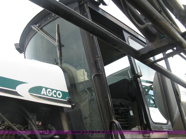 image for item K8715 2001 AGCO Willmar Eagle 8500 self-propelled sprayer