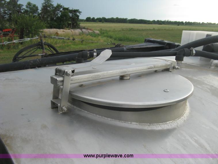 image for item K8715 2001 AGCO Willmar Eagle 8500 self-propelled sprayer