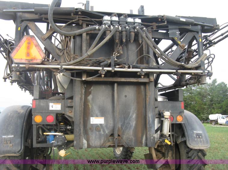 image for item K8715 2001 AGCO Willmar Eagle 8500 self-propelled sprayer