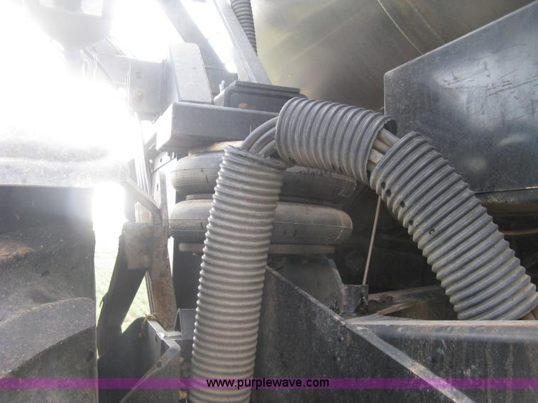 image for item K8715 2001 AGCO Willmar Eagle 8500 self-propelled sprayer