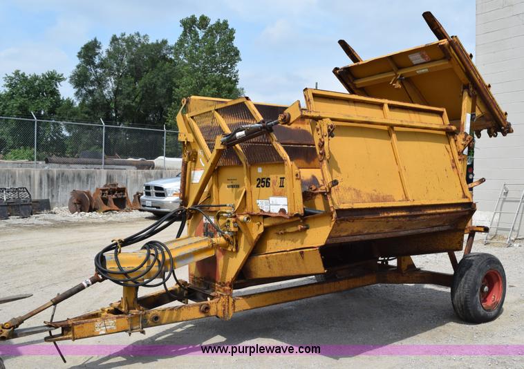 image for item L3495 HayBuster 256 Plus II bale processor