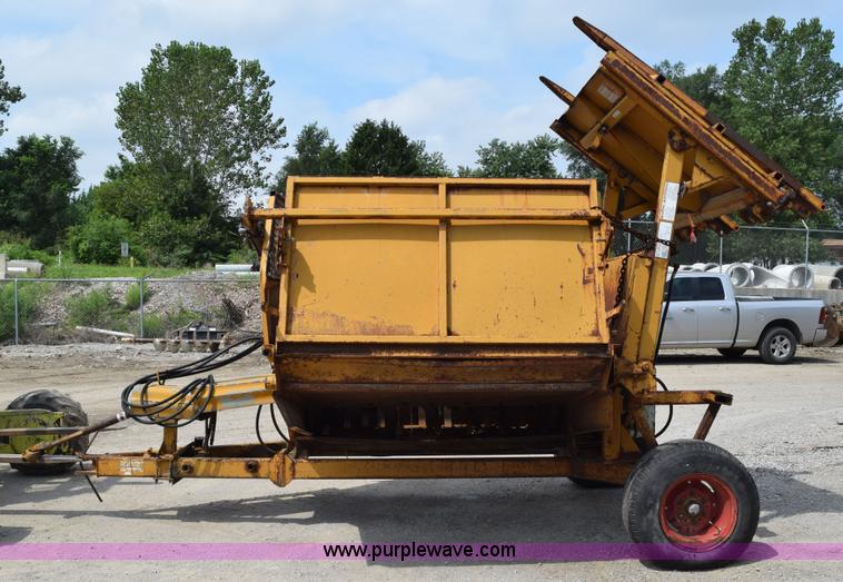 image for item L3495 HayBuster 256 Plus II bale processor