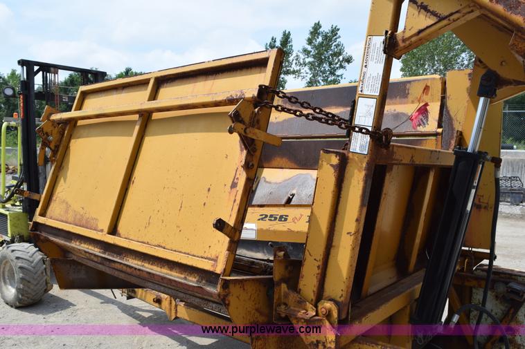 image for item L3495 HayBuster 256 Plus II bale processor