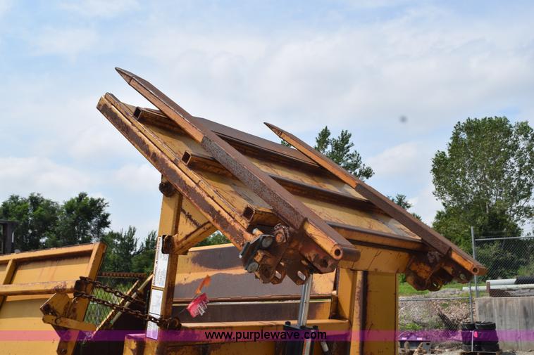 image for item L3495 HayBuster 256 Plus II bale processor