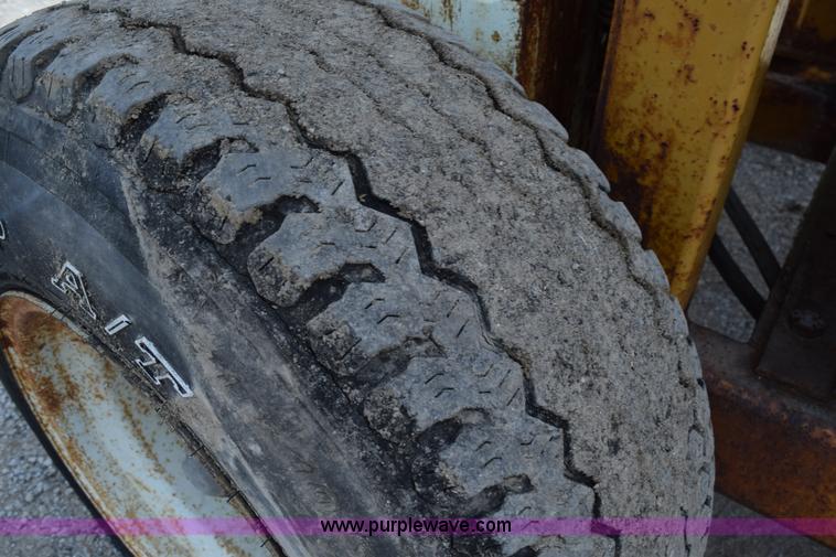 image for item L3495 HayBuster 256 Plus II bale processor