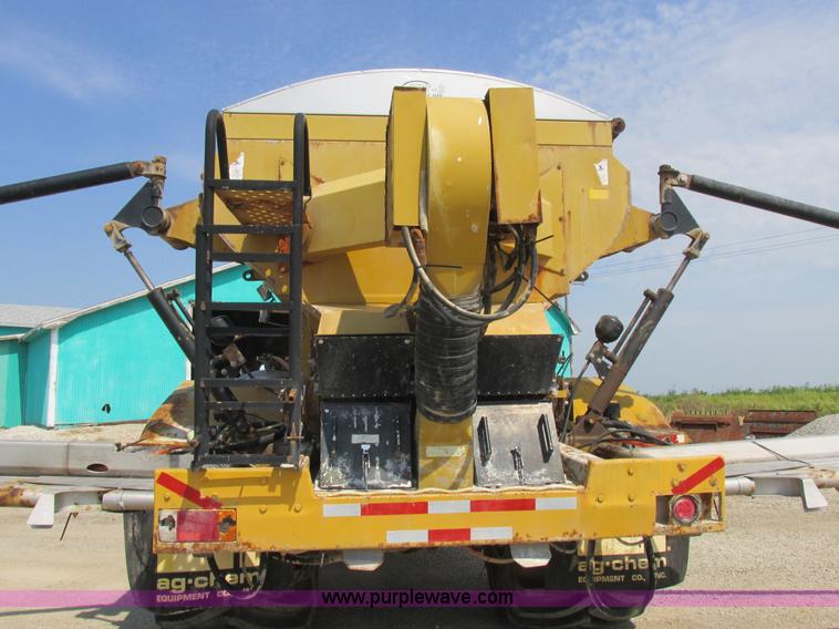 image for item L4016 2002 Ag-Chem TerraGator 8104 self-propelled applicator