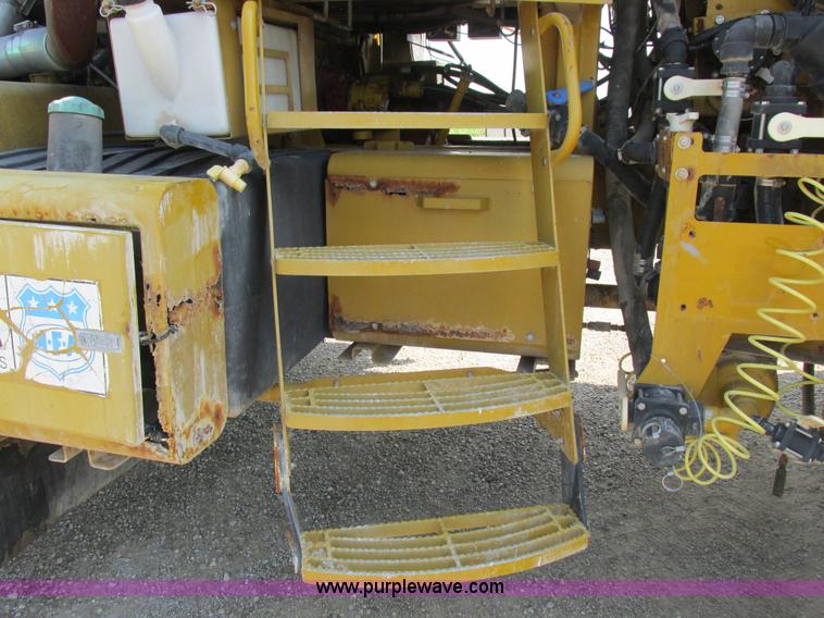 image for item L4016 2002 Ag-Chem TerraGator 8104 self-propelled applicator