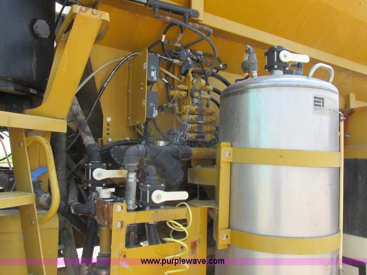 image for item L4016 2002 Ag-Chem TerraGator 8104 self-propelled applicator