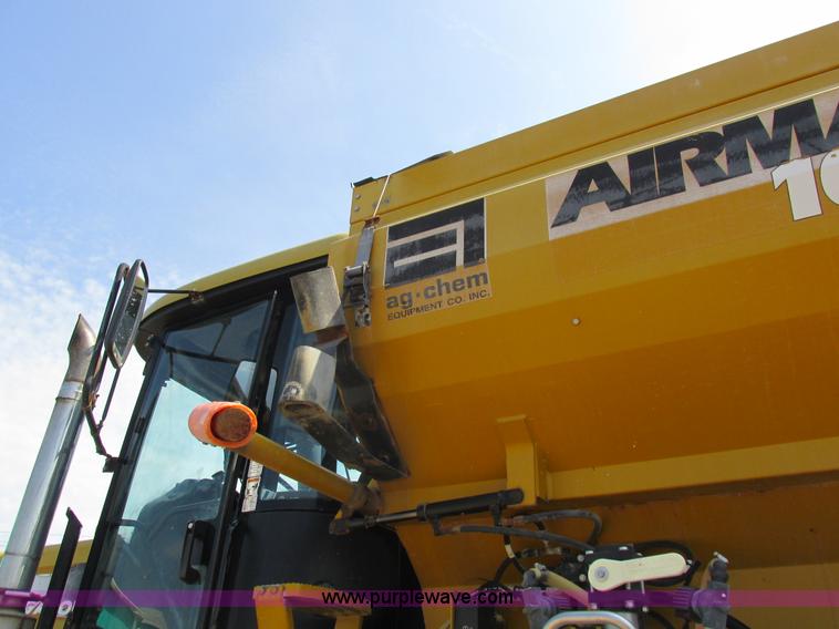 image for item L4016 2002 Ag-Chem TerraGator 8104 self-propelled applicator