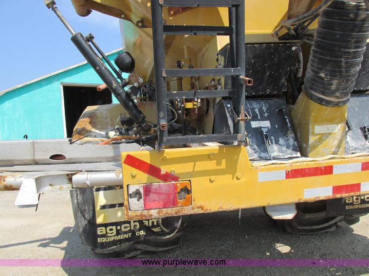 image for item L4016 2002 Ag-Chem TerraGator 8104 self-propelled applicator