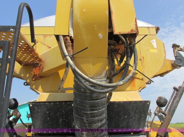 image for item L4016 2002 Ag-Chem TerraGator 8104 self-propelled applicator