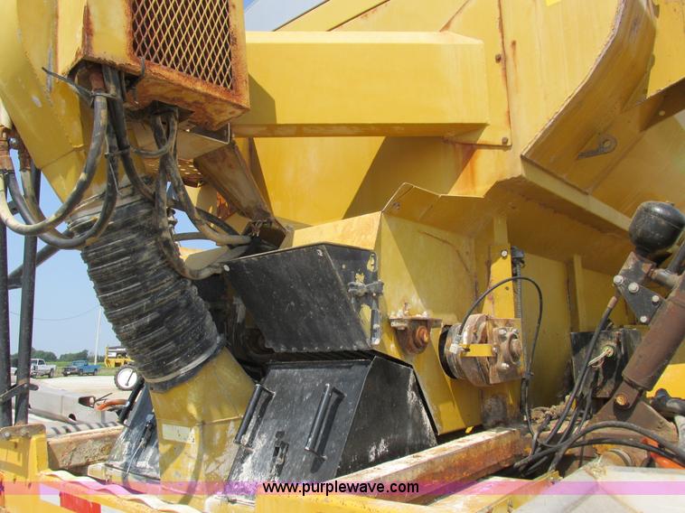 image for item L4016 2002 Ag-Chem TerraGator 8104 self-propelled applicator