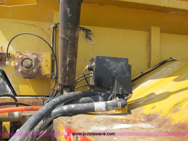 image for item L4016 2002 Ag-Chem TerraGator 8104 self-propelled applicator