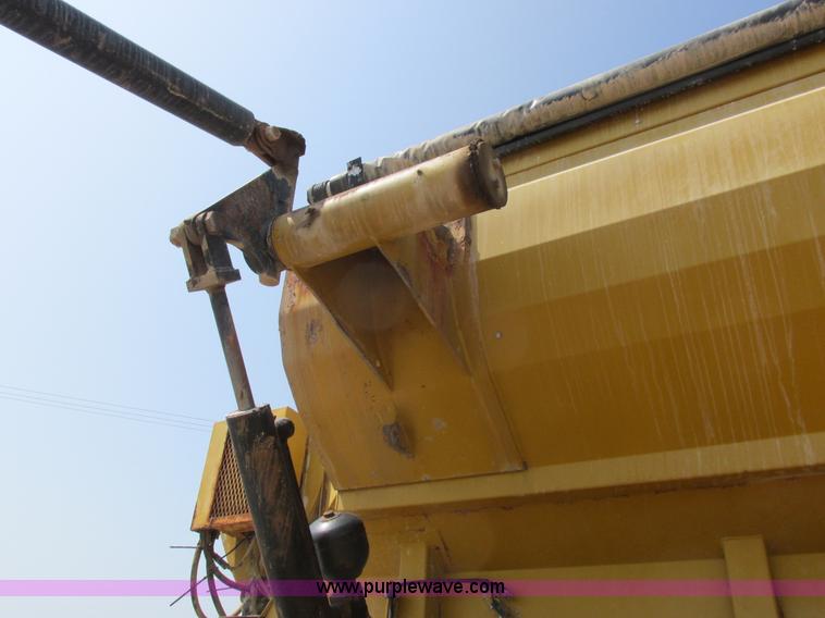 image for item L4016 2002 Ag-Chem TerraGator 8104 self-propelled applicator