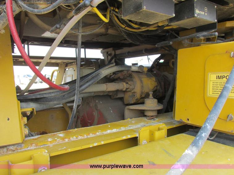 image for item L4016 2002 Ag-Chem TerraGator 8104 self-propelled applicator