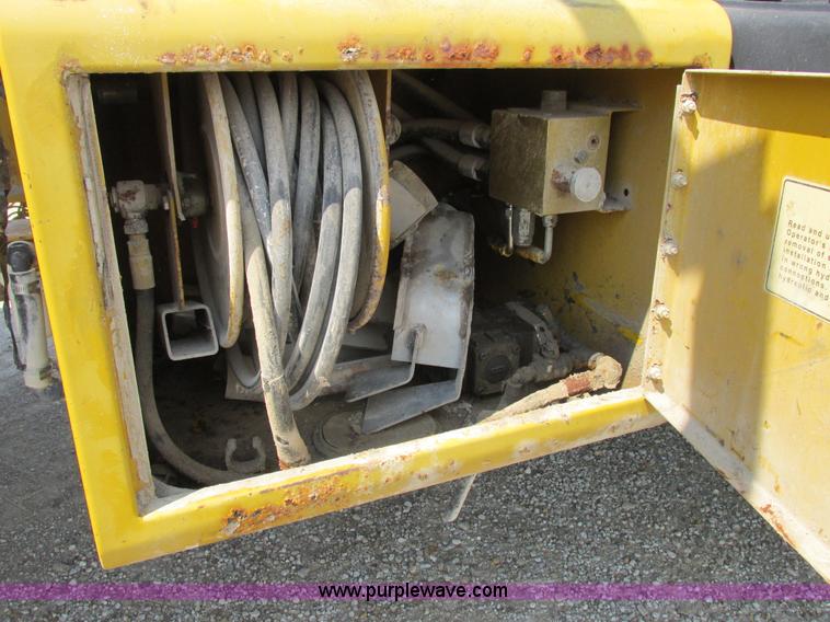 image for item L4016 2002 Ag-Chem TerraGator 8104 self-propelled applicator