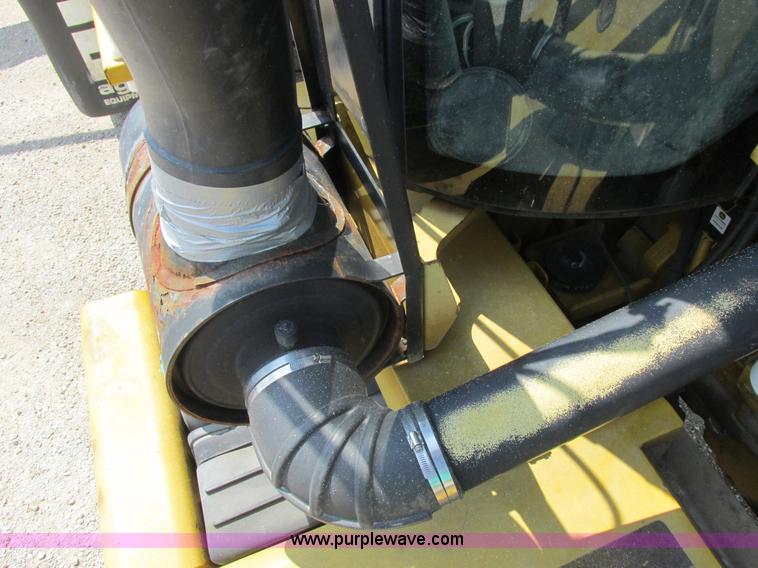 image for item L4016 2002 Ag-Chem TerraGator 8104 self-propelled applicator