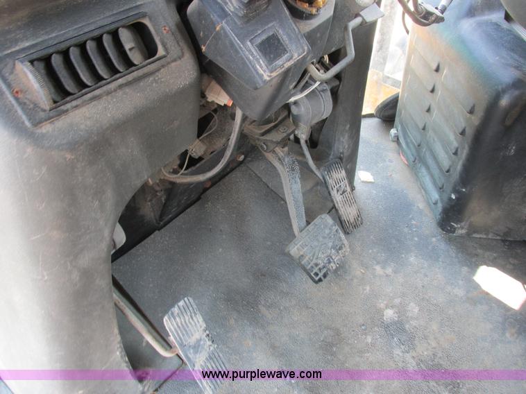 image for item L4016 2002 Ag-Chem TerraGator 8104 self-propelled applicator