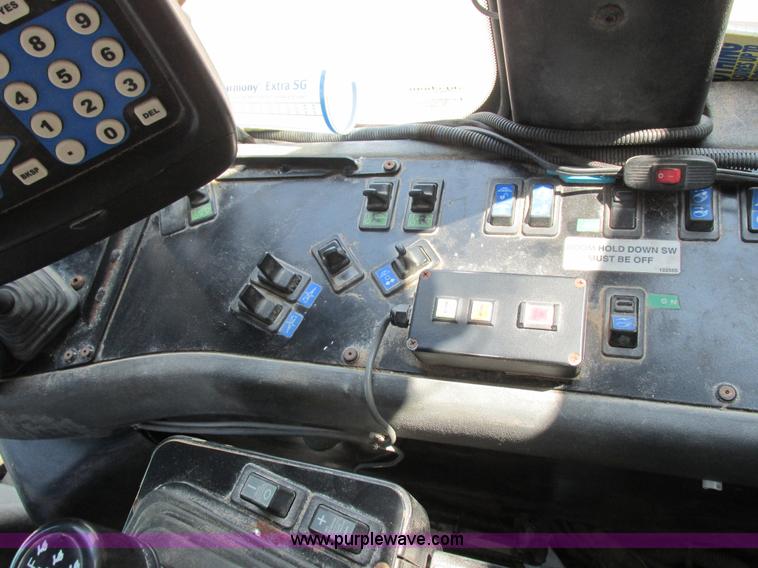 image for item L4016 2002 Ag-Chem TerraGator 8104 self-propelled applicator