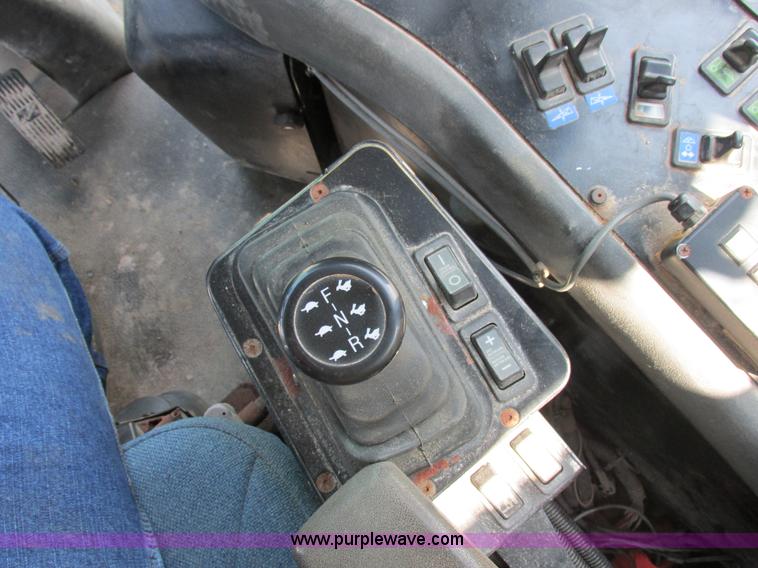 image for item L4016 2002 Ag-Chem TerraGator 8104 self-propelled applicator