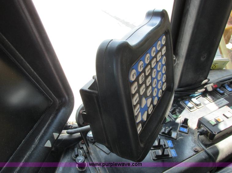 image for item L4016 2002 Ag-Chem TerraGator 8104 self-propelled applicator