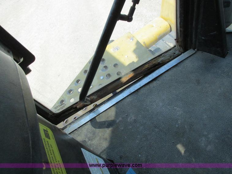 image for item L4016 2002 Ag-Chem TerraGator 8104 self-propelled applicator