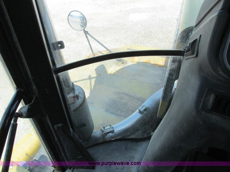 image for item L4016 2002 Ag-Chem TerraGator 8104 self-propelled applicator