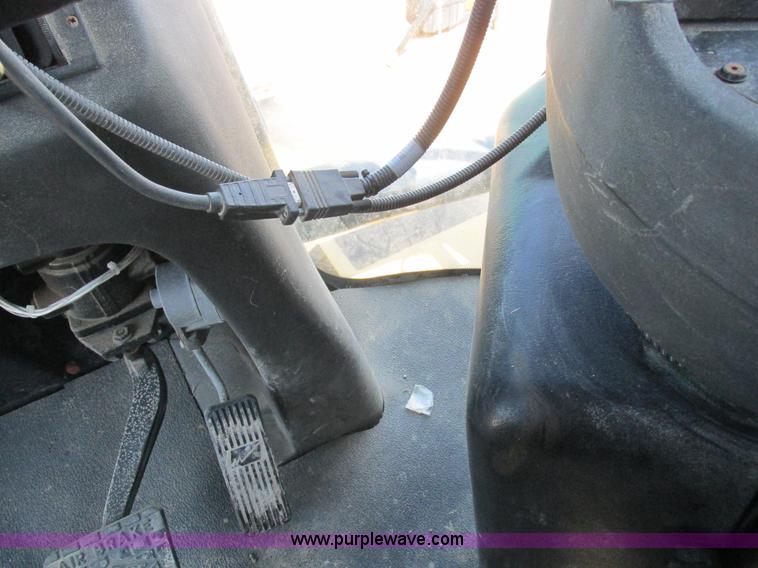 image for item L4016 2002 Ag-Chem TerraGator 8104 self-propelled applicator