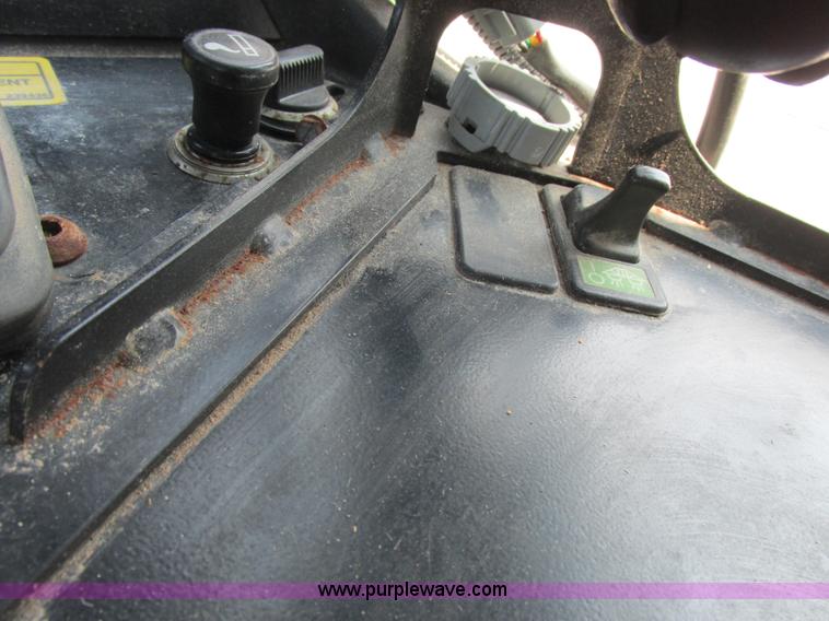 image for item L4016 2002 Ag-Chem TerraGator 8104 self-propelled applicator