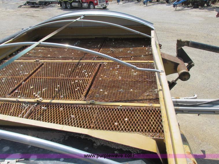 image for item L4016 2002 Ag-Chem TerraGator 8104 self-propelled applicator