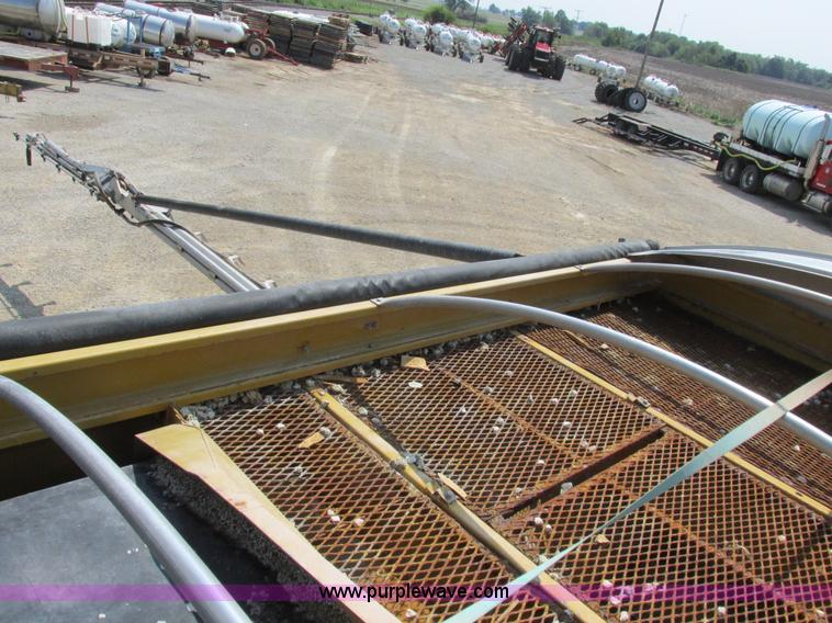 image for item L4016 2002 Ag-Chem TerraGator 8104 self-propelled applicator